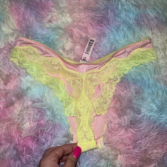 NWT VS Tease Satin Lace Trim Thong - Picture 6 of 7